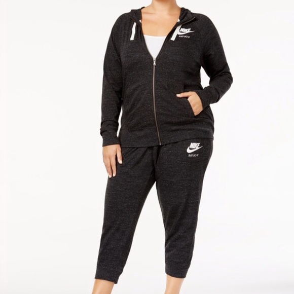 plus size nike vintage capris